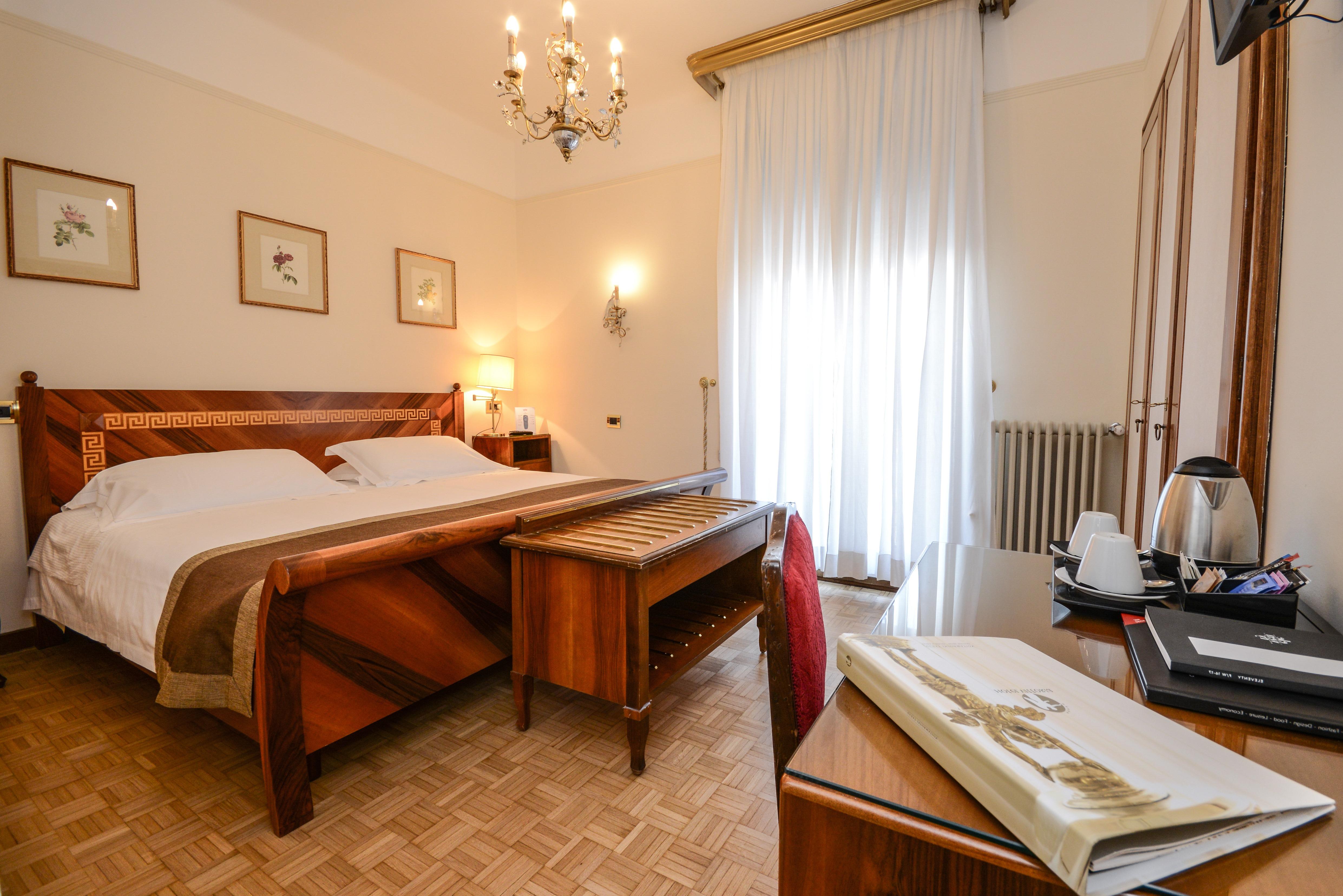 Hotel Vittoria Μπρέσια Εξωτερικό φωτογραφία A room at the hotel