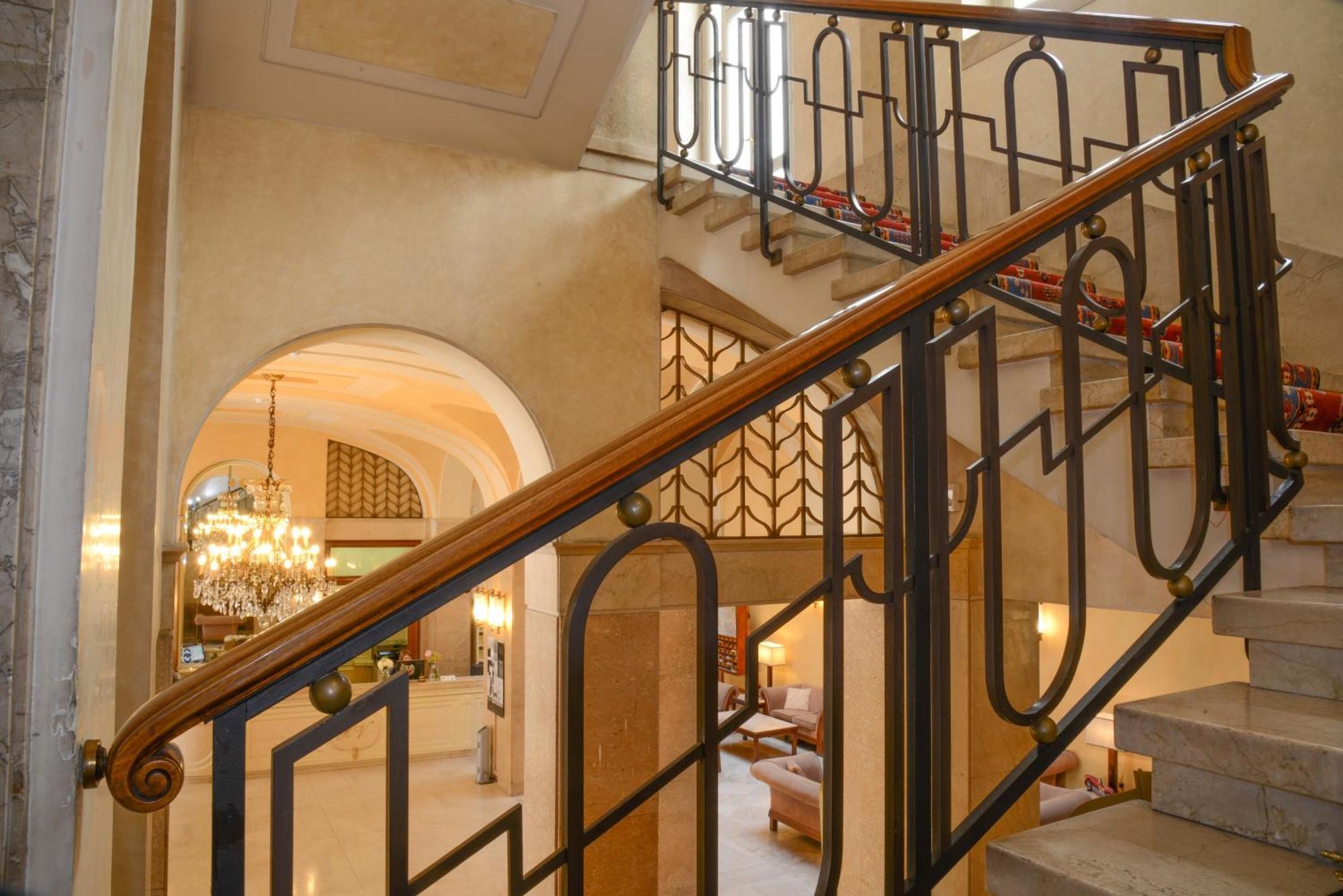 Hotel Vittoria Μπρέσια Εξωτερικό φωτογραφία A handrail