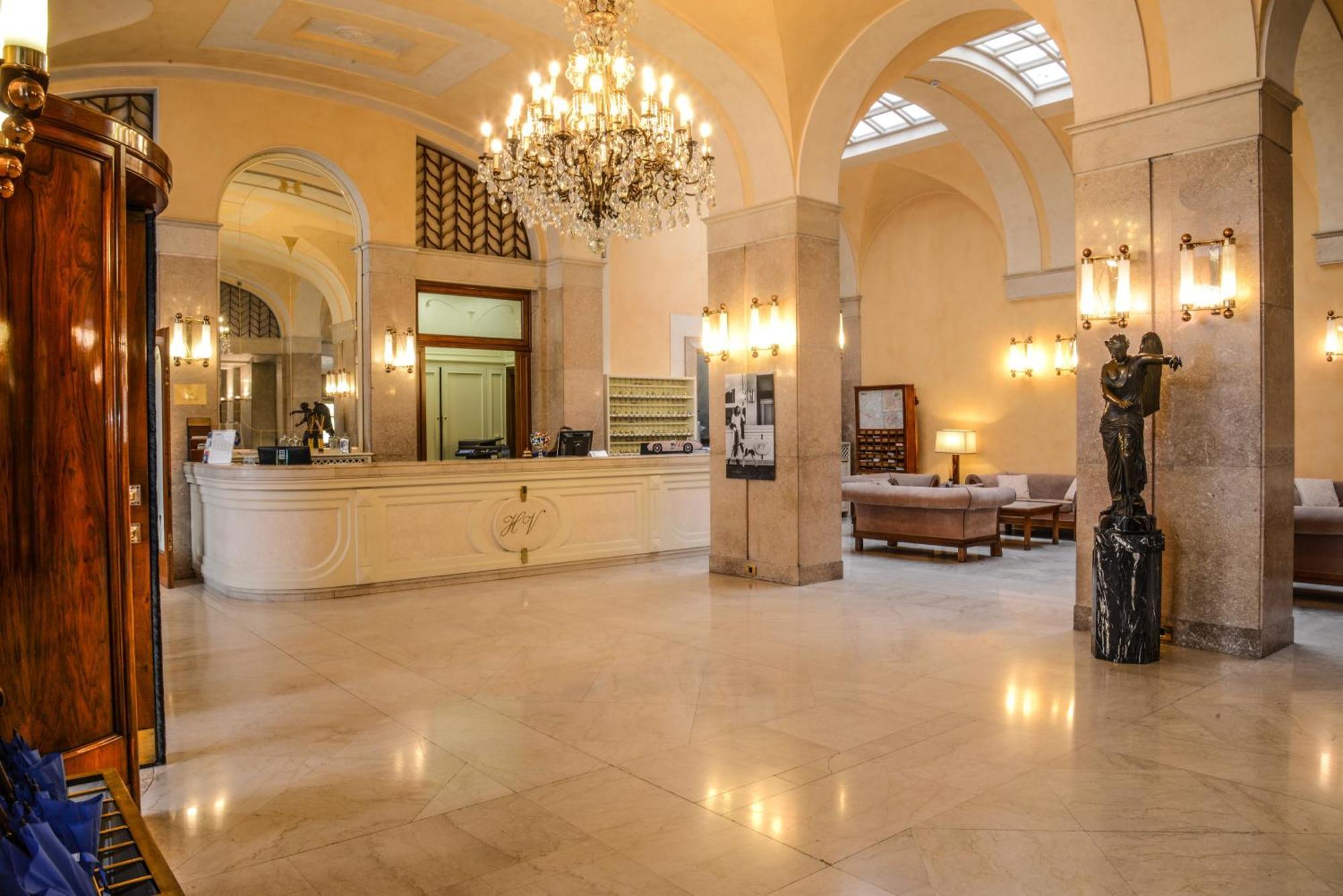 Hotel Vittoria Μπρέσια Εξωτερικό φωτογραφία Lobby