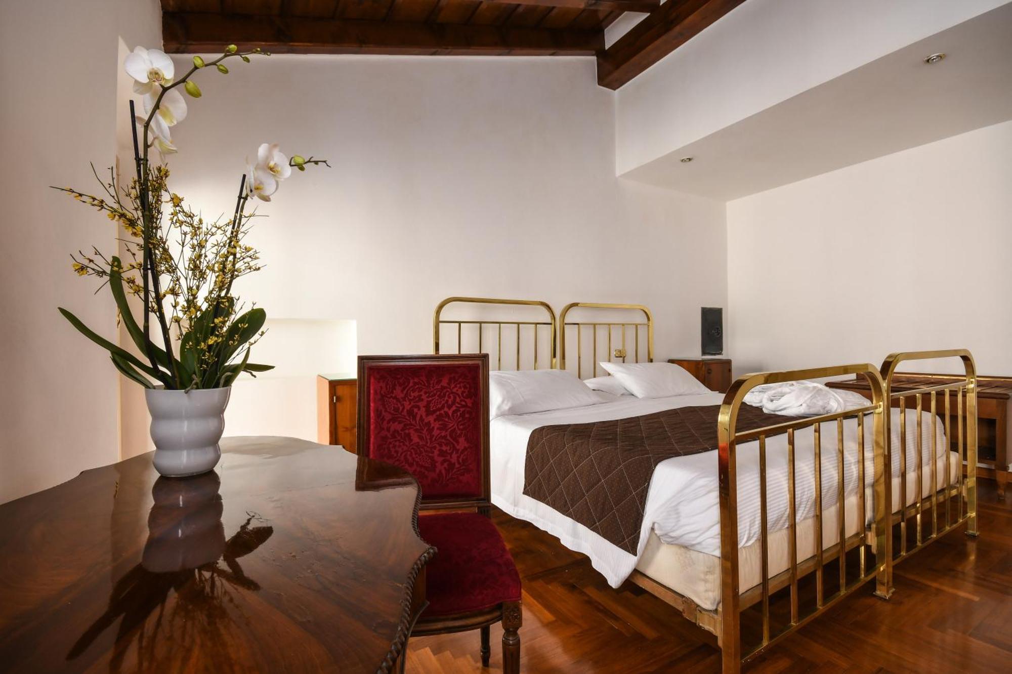 Hotel Vittoria Μπρέσια Εξωτερικό φωτογραφία A room at the hotel