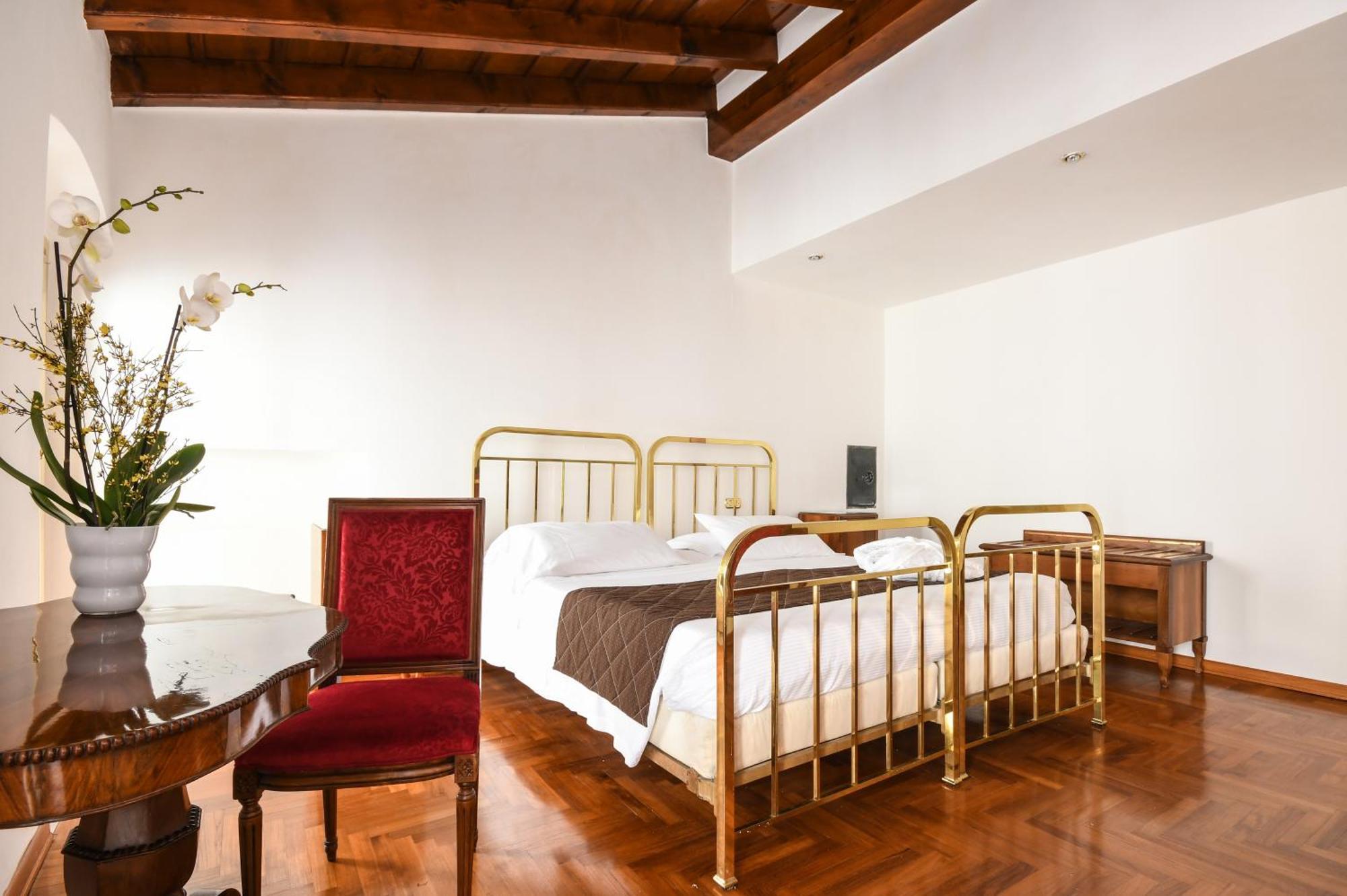 Hotel Vittoria Μπρέσια Εξωτερικό φωτογραφία A room at the hotel